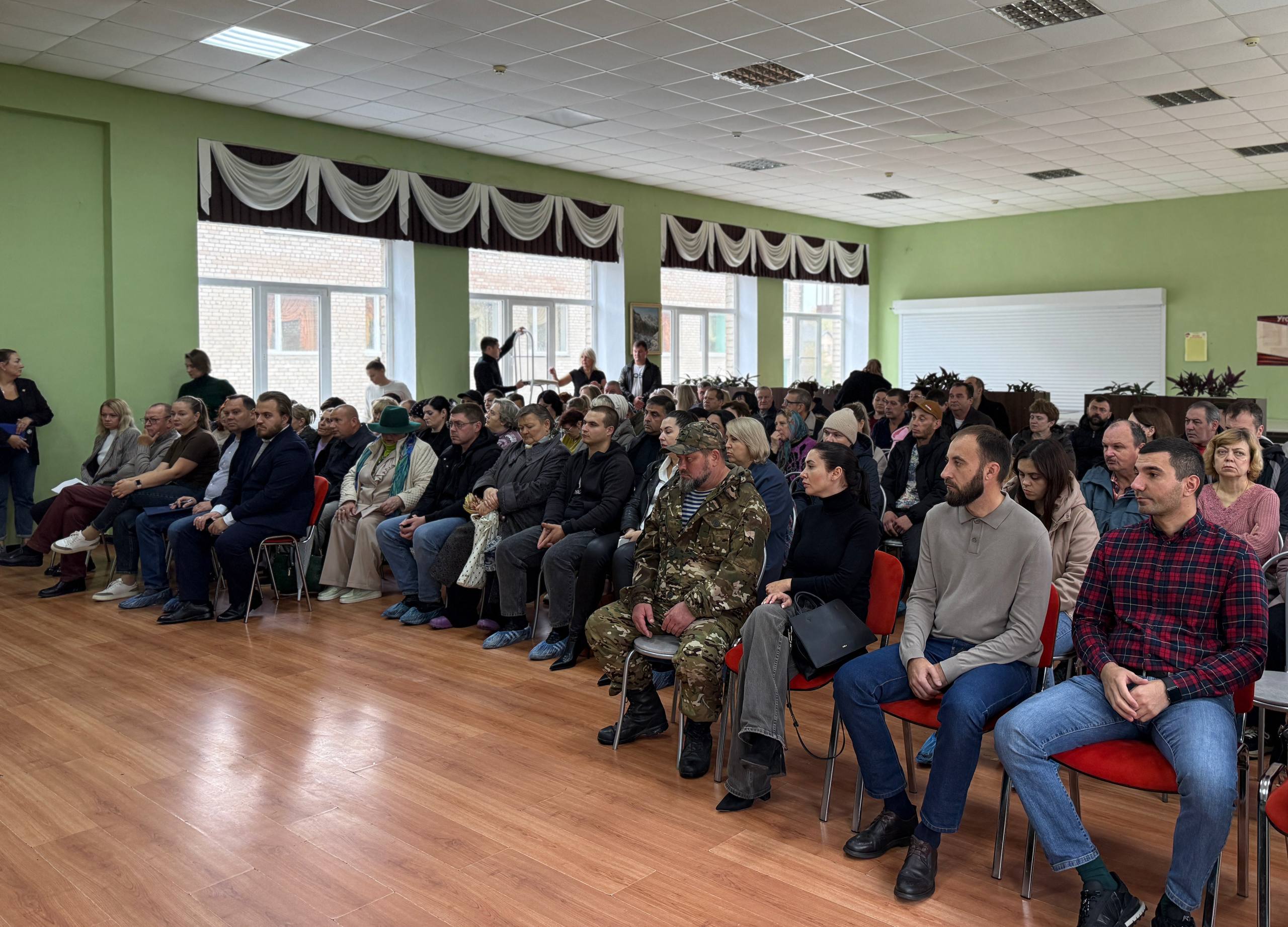 Провели встречу с жителями, чьи дома пострадали в результате ЧС. Пришло больше 50 человек Провели встречу с жителями, чьи дома пострадали в результате ЧС. Пришло больше 50 человек