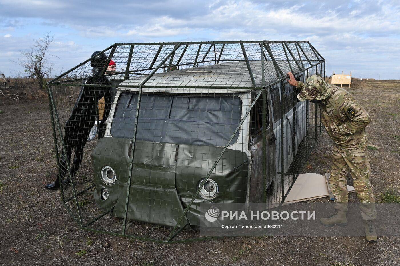 Испытания различной антидроновой защиты на «Буханках» на одном из полигонов Ростовской области Испытания различной антидроновой защиты на «Буханках» на одном из полигонов Ростовской области