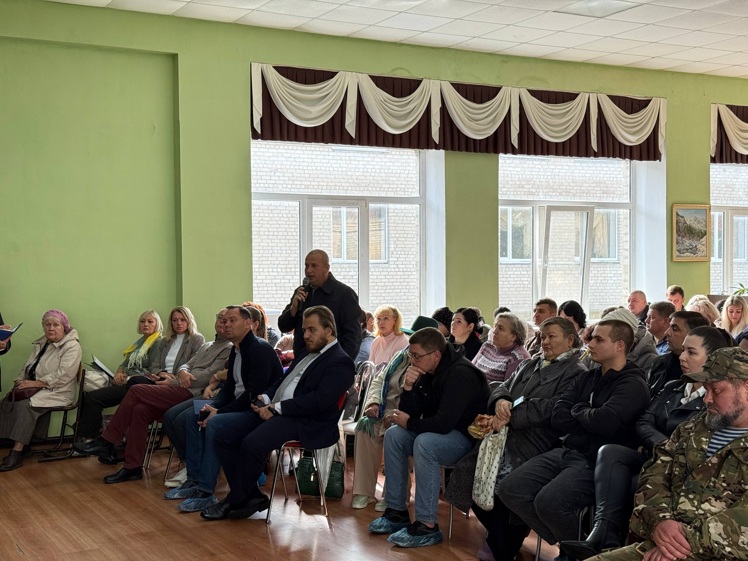 Провели встречу с жителями, чьи дома пострадали в результате ЧС. Пришло больше 50 человек Провели встречу с жителями, чьи дома пострадали в результате ЧС. Пришло больше 50 человек