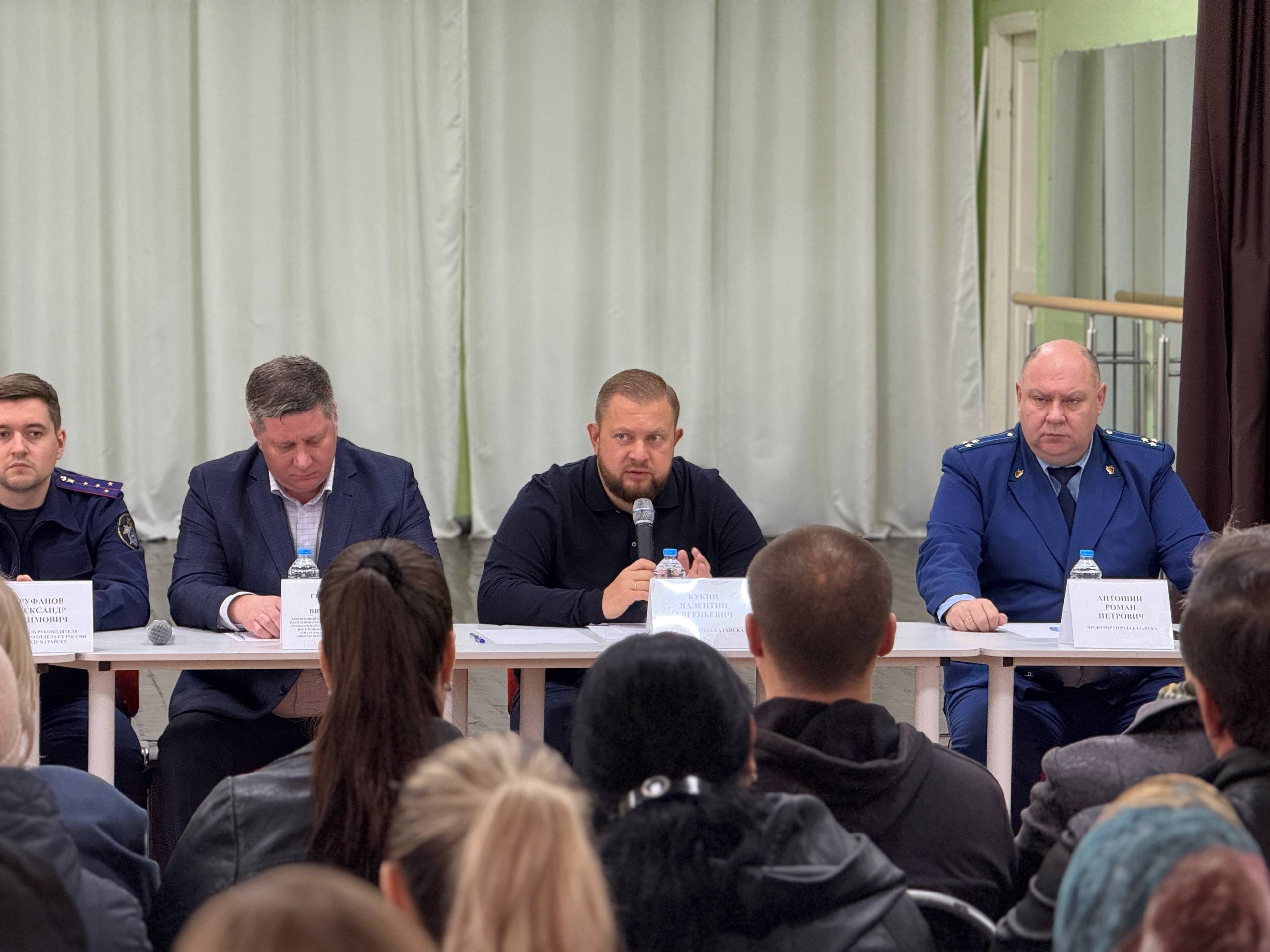 Провели встречу с жителями, чьи дома пострадали в результате ЧС. Пришло больше 50 человек Провели встречу с жителями, чьи дома пострадали в результате ЧС. Пришло больше 50 человек