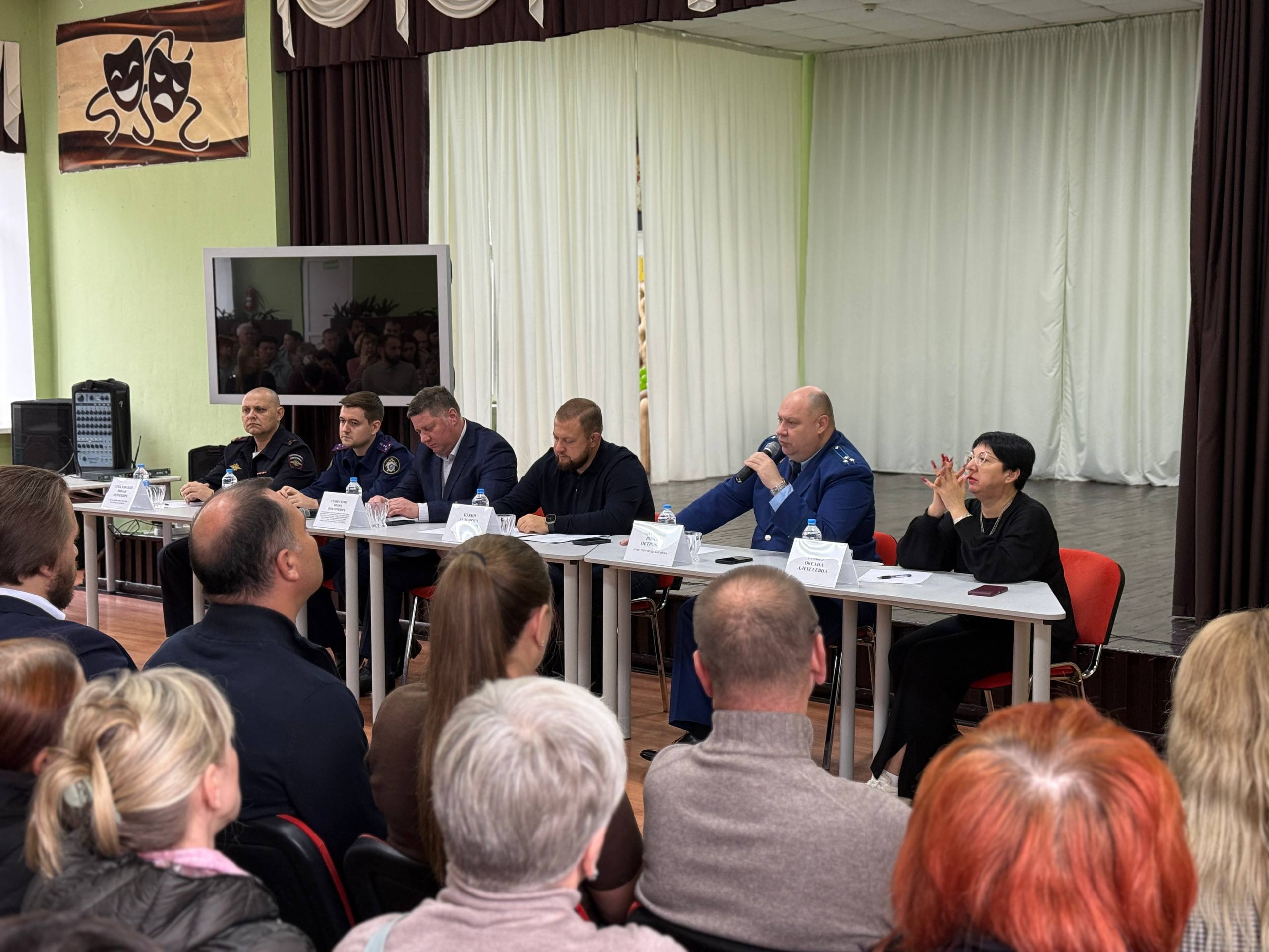 Провели встречу с жителями, чьи дома пострадали в результате ЧС. Пришло больше 50 человек Провели встречу с жителями, чьи дома пострадали в результате ЧС. Пришло больше 50 человек