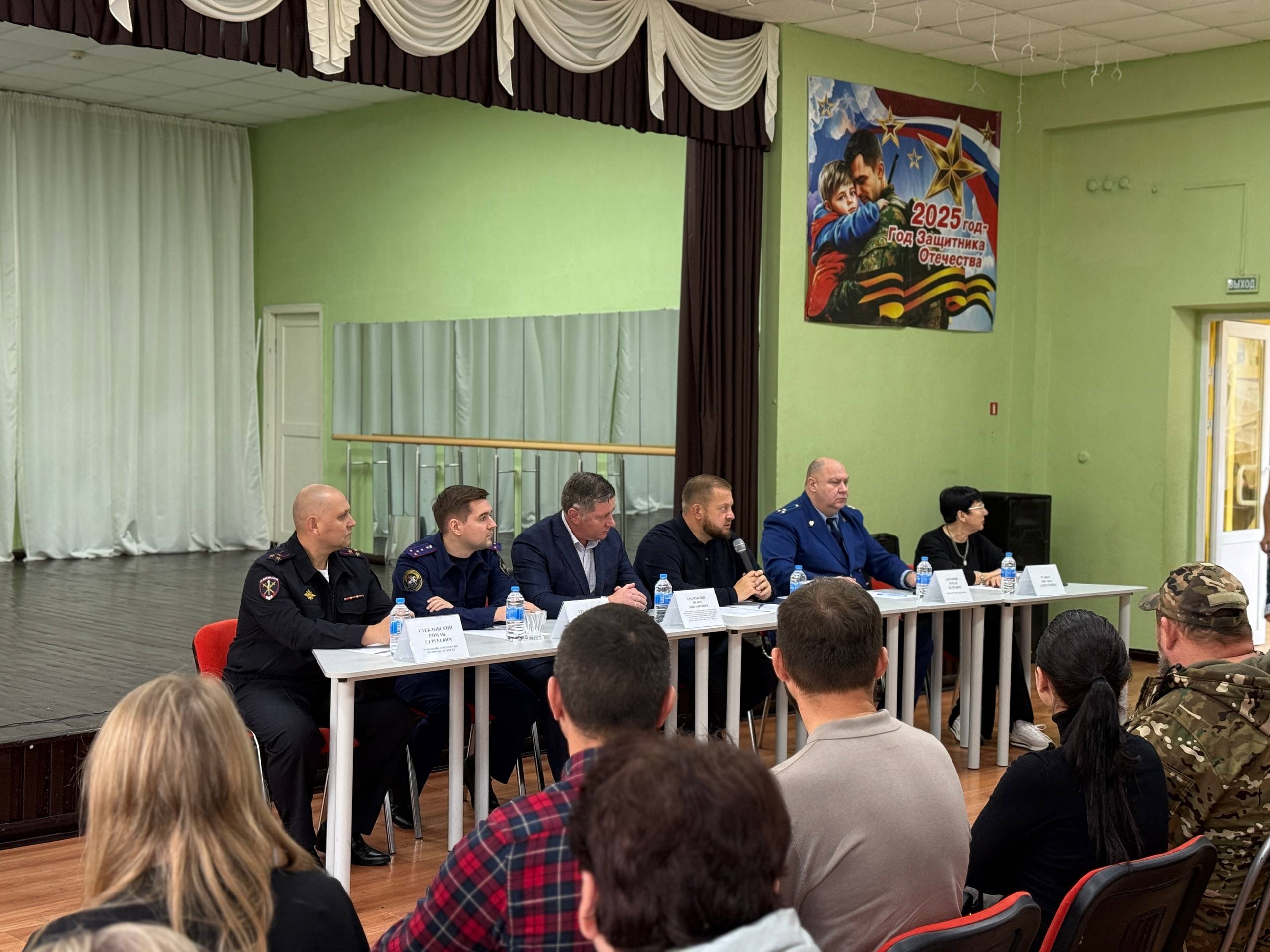Провели встречу с жителями, чьи дома пострадали в результате ЧС. Пришло больше 50 человек Провели встречу с жителями, чьи дома пострадали в результате ЧС. Пришло больше 50 человек