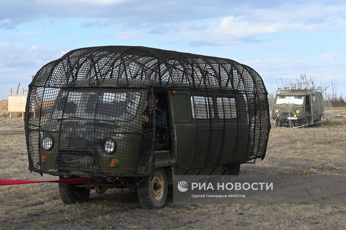 Испытания различной антидроновой защиты на «Буханках» на одном из полигонов Ростовской области Испытания различной антидроновой защиты на «Буханках» на одном из полигонов Ростовской области