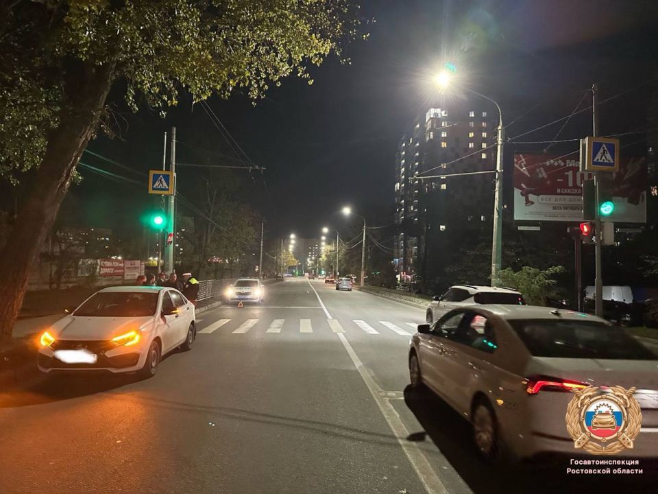 Сотрудники полиции устанавливают обстоятельства ДТП в Октябрьском районе