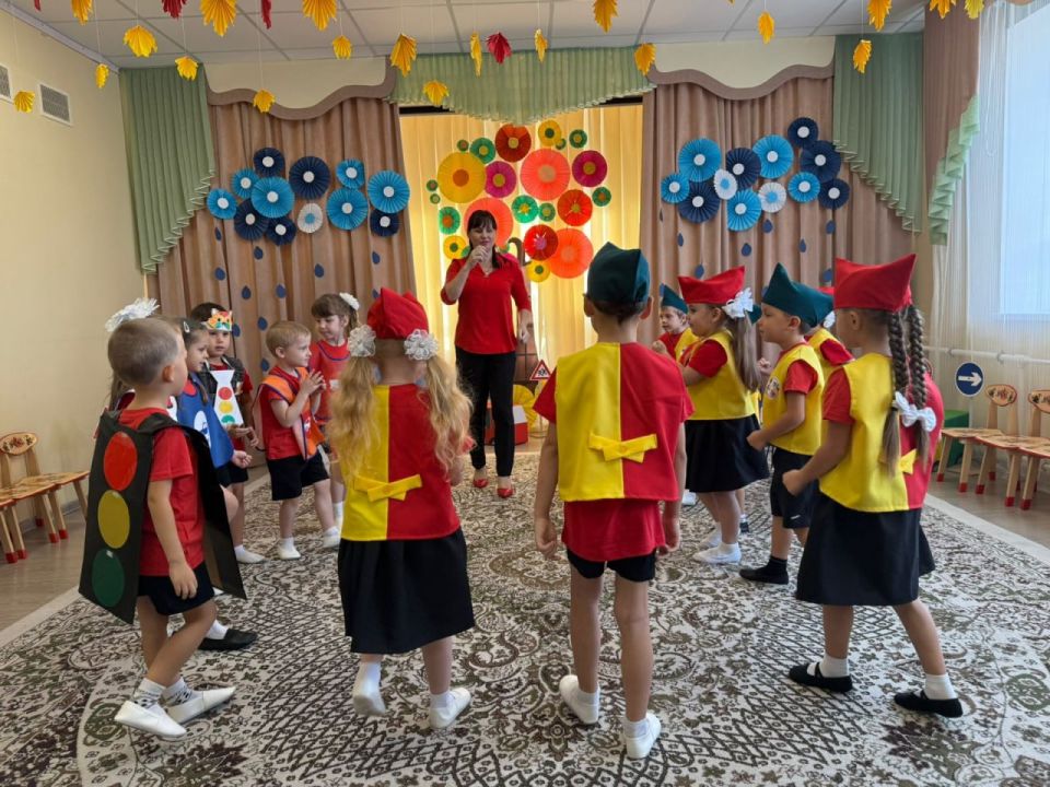 В Новочеркасске сотрудники Госавтоинспекции приняли участие в посвящении в ЮИД