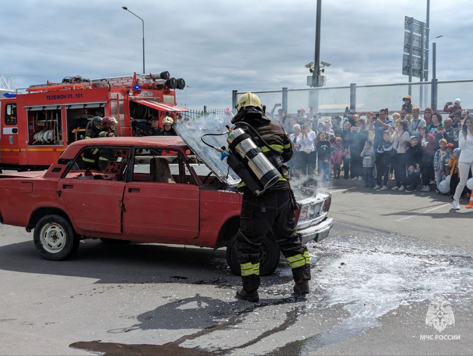 #ЧтоВчераПроизошло?. . За сутки 26 октября 2025 года пожарно-спасательные подразделения Главного управления МЧС России по Ростовской области ликвидировали: техногенных пожаров, спасён человек; дорожно-транспортных...