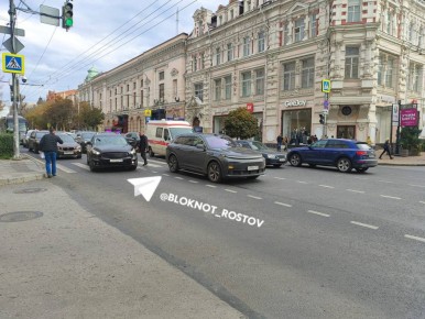 «Скорая помощь»столкнулась с иномаркой на Большой Садовой и Семашко