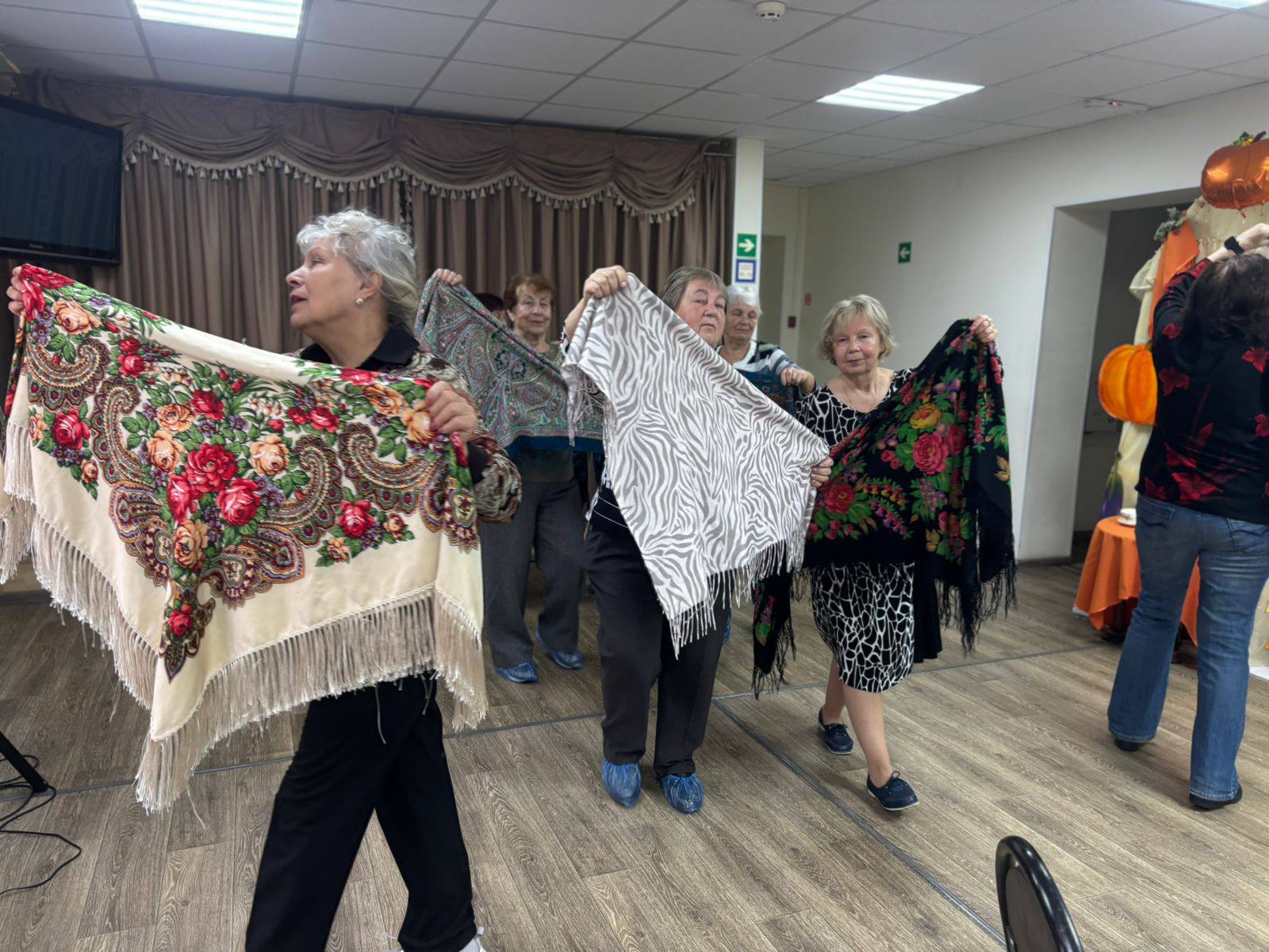 «Движение» – это жизнь!. В Центре социального обслуживания прошло занятие клуба «Движение», который работает на базе Университета третьего возраста