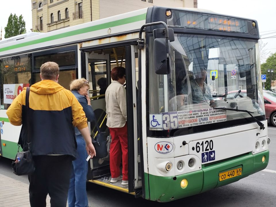 А вы как считаете – можно ли доверить юноше в 18 лет управлять пассажирским автобусом, под завязку набитым людьми?
