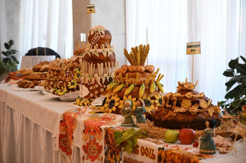 По традиции, когда завершается сельскохозяйственный год, мы торжественно чествуем и благодарим тружеников села и донского агрокомплекса