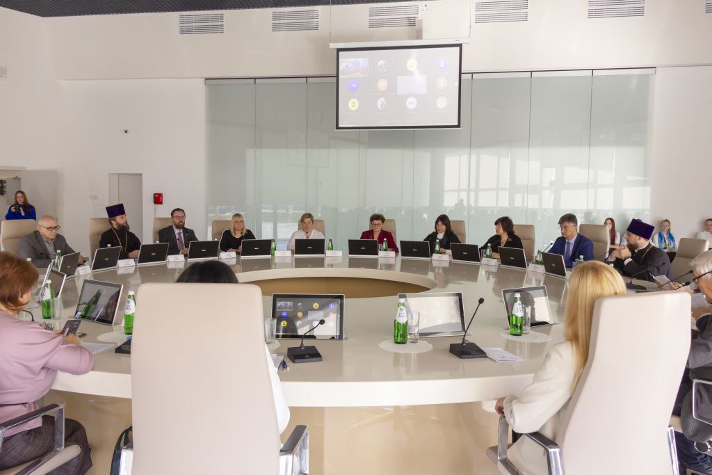 Председатель комитета Законодательного Собрания Ростовской области по взаимодействию с общественными объединениями и молодежной политике Ирина Жукова приняла участие в мероприятиях V Международной научно-практической... Председатель комитета Законодательного Собрания Ростовской области по взаимодействию с общественными объединениями и молодежной политике Ирина Жукова приняла участие в мероприятиях V Международной научно-практической...