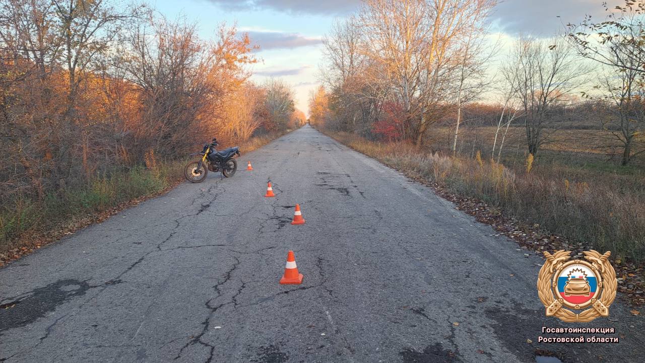 Сотрудники полиции устанавливают обстоятельства ДТП с несовершеннолетним мотоциклистом