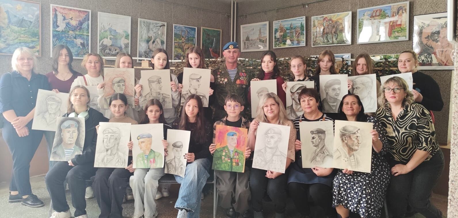 В первый день осенних каникул Детская художественная школа города Волгодонска приняла участие во Всероссийской акции «Портрет героя» В первый день осенних каникул Детская художественная школа города Волгодонска приняла участие во Всероссийской акции «Портрет героя»