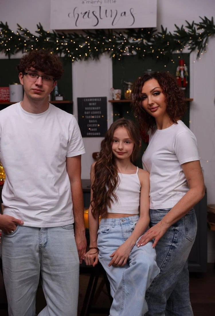 «Перенесла пять операций и 90 курсов химиотерапии»: Как у кормящей мамы за полгода развился рак груди третьей степени «Перенесла пять операций и 90 курсов химиотерапии»: Как у кормящей мамы за полгода развился рак груди третьей степени