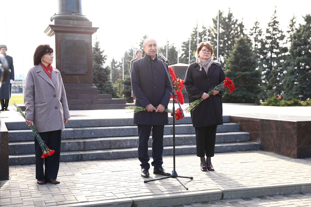 Ростов-на-Дону принял межрегиональную патриотическую эстафету «Венок Славы», посвященную 80-летию Великой Победы и Году защитника Отечества Ростов-на-Дону принял межрегиональную патриотическую эстафету «Венок Славы», посвященную 80-летию Великой Победы и Году защитника Отечества