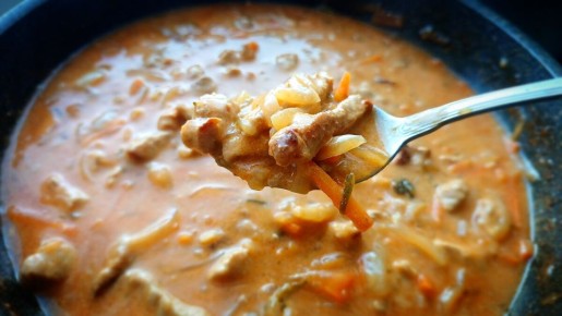 Ароматное зимнее мясное блюдо: свинина в насыщенной подливке