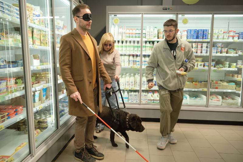 В магазинах «Пятёрочка» ростовчане погружались в мир слепых, учились медпомощи и готовили пряники для дома престарелых В магазинах «Пятёрочка» ростовчане погружались в мир слепых, учились медпомощи и готовили пряники для дома престарелых