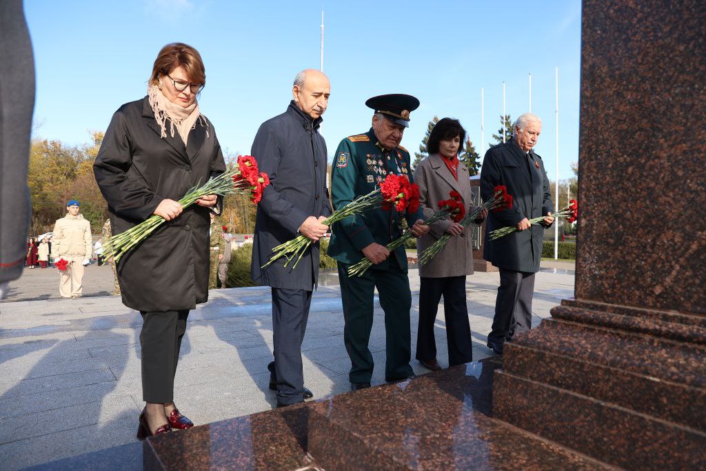 Ростов-на-Дону принял межрегиональную патриотическую эстафету «Венок Славы», посвященную 80-летию Великой Победы и Году защитника Отечества Ростов-на-Дону принял межрегиональную патриотическую эстафету «Венок Славы», посвященную 80-летию Великой Победы и Году защитника Отечества