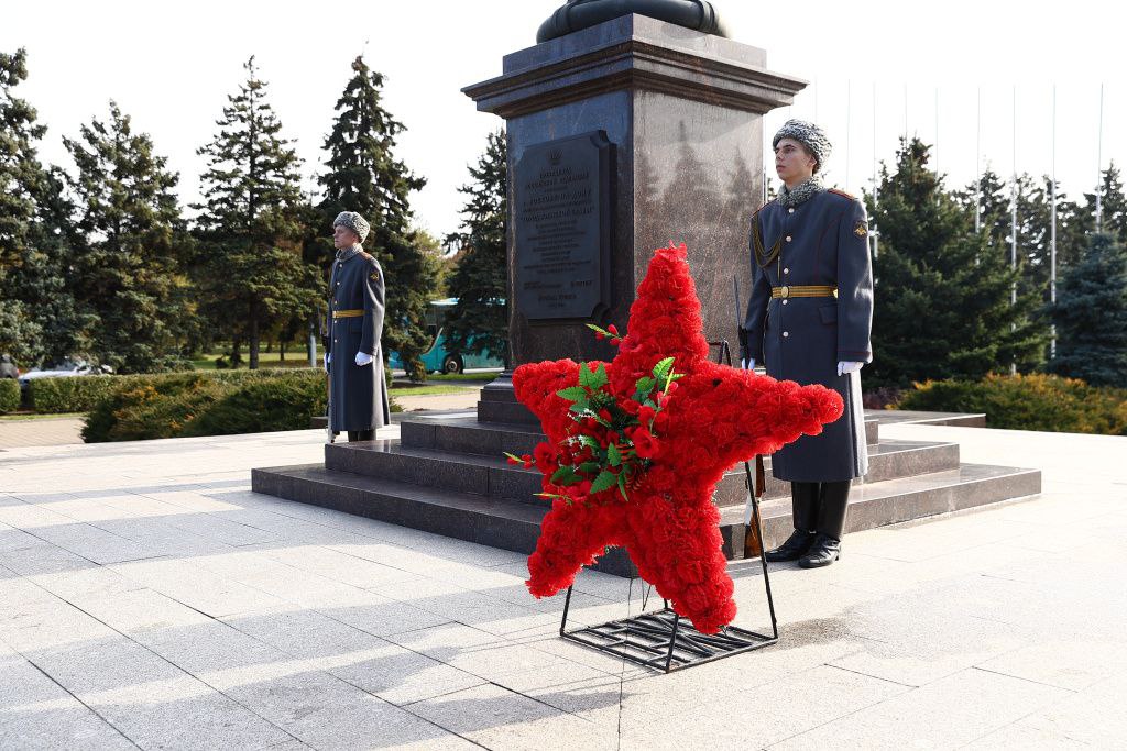 Ростов-на-Дону принял межрегиональную патриотическую эстафету «Венок Славы», посвященную 80-летию Великой Победы и Году защитника Отечества Ростов-на-Дону принял межрегиональную патриотическую эстафету «Венок Славы», посвященную 80-летию Великой Победы и Году защитника Отечества