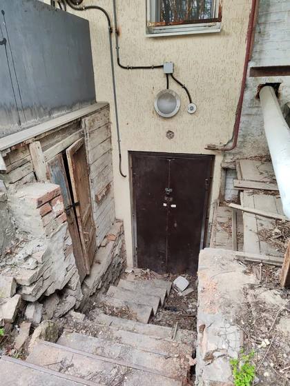 Житель Ростова-на-Дону обнаружил, что ему начислили долг в 191 тысячу рублей за водоснабжение и водоотведение, которых никогда не было в его приватизированной коммунальной квартире в подвале Житель Ростова-на-Дону обнаружил, что ему начислили долг в 191 тысячу рублей за водоснабжение и водоотведение, которых никогда не было в его приватизированной коммунальной квартире в подвале