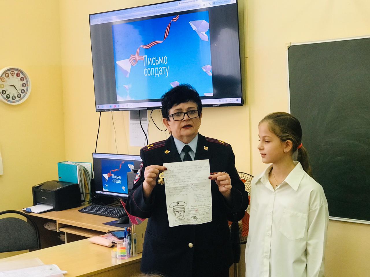 В Новочеркасске ветераны МВД и общественники провели беседу с учащимися «полицейского класса» В Новочеркасске ветераны МВД и общественники провели беседу с учащимися «полицейского класса»