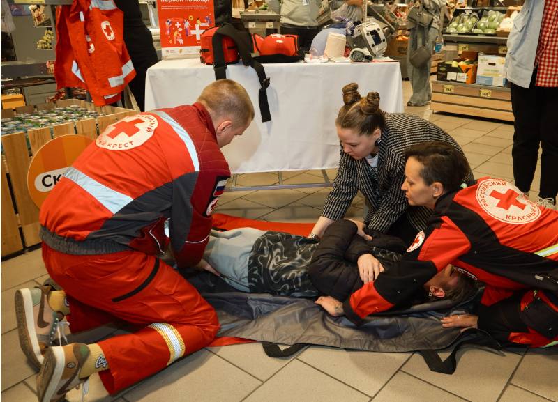 В магазинах «Пятёрочка» ростовчане погружались в мир слепых, учились медпомощи и готовили пряники для дома престарелых В магазинах «Пятёрочка» ростовчане погружались в мир слепых, учились медпомощи и готовили пряники для дома престарелых