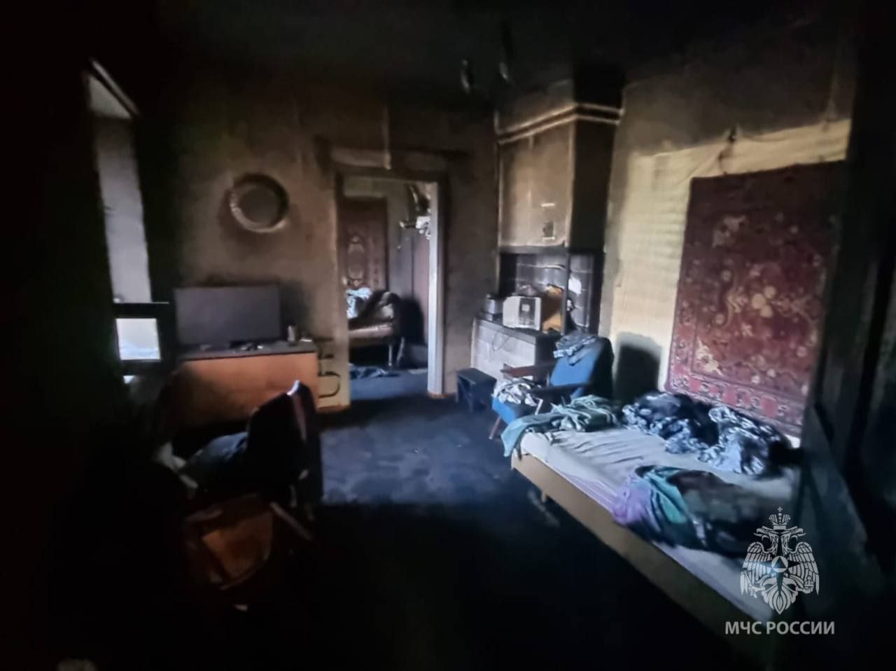 Тело 88-летнего мужчины накануне обнаружили пожарные при тушения возгорания в переулке Ягодном в Шахтах, сообщили в МЧС по Ростовской области