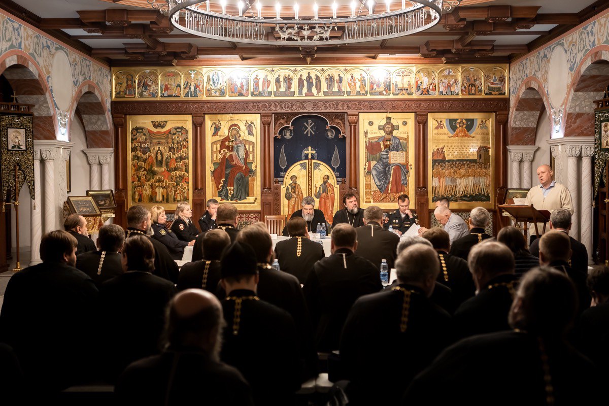 В Главном храме ЮВО обсудили духовно-нравственные основы служения Отечеству В Главном храме ЮВО обсудили духовно-нравственные основы служения Отечеству