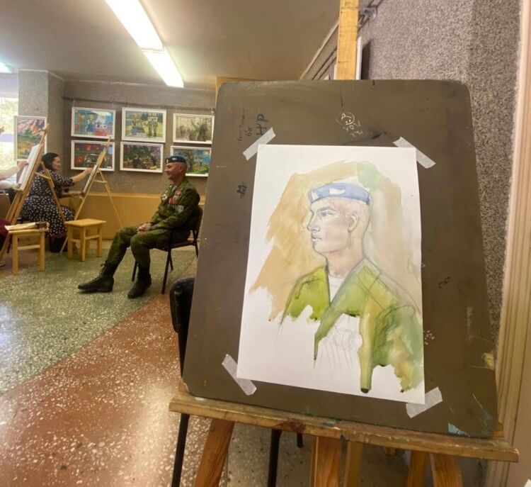 В первый день осенних каникул Детская художественная школа города Волгодонска приняла участие во Всероссийской акции «Портрет героя» В первый день осенних каникул Детская художественная школа города Волгодонска приняла участие во Всероссийской акции «Портрет героя»