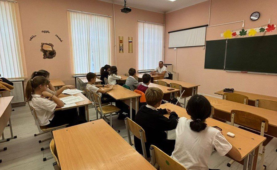 Сотрудники полиции провели для будущих коллег урок в школе № 24