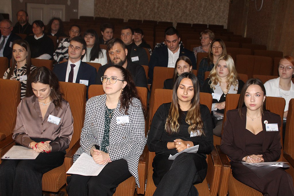 Председатель комитета Законодательного Собрания Ростовской области по взаимодействию с общественными объединениями и молодежной политике Ирина Жукова поздравила 11 созыв Молодежного парламента при Новошахтинской городской... Председатель комитета Законодательного Собрания Ростовской области по взаимодействию с общественными объединениями и молодежной политике Ирина Жукова поздравила 11 созыв Молодежного парламента при Новошахтинской городской...