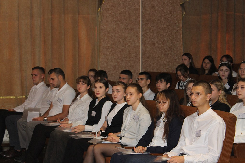 Председатель комитета Законодательного Собрания Ростовской области по взаимодействию с общественными объединениями и молодежной политике Ирина Жукова поздравила 11 созыв Молодежного парламента при Новошахтинской городской... Председатель комитета Законодательного Собрания Ростовской области по взаимодействию с общественными объединениями и молодежной политике Ирина Жукова поздравила 11 созыв Молодежного парламента при Новошахтинской городской...