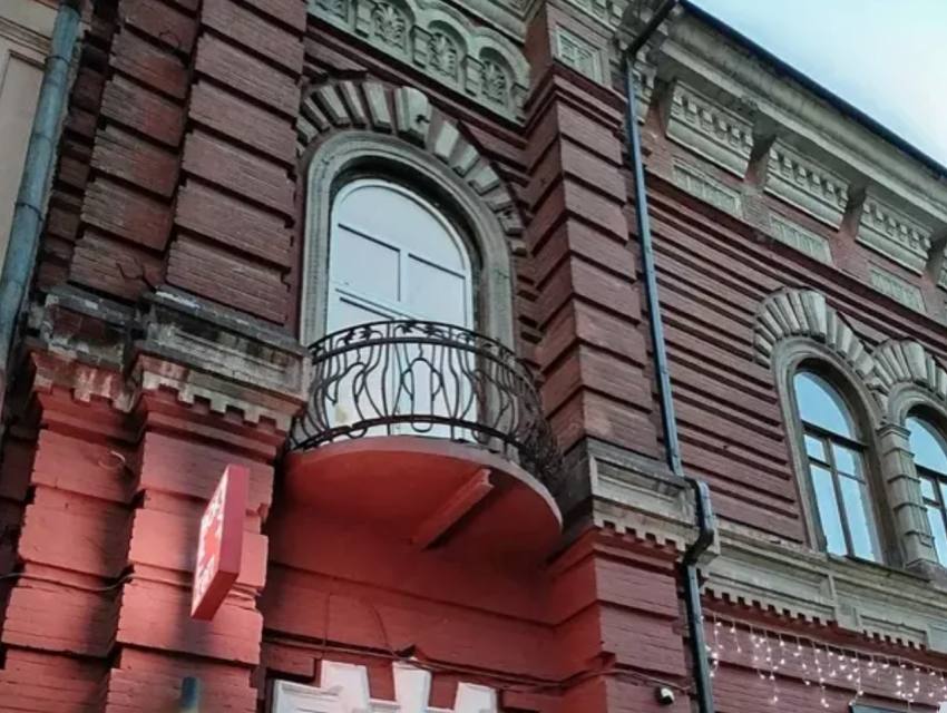 В Ростове-на-Дону на улице Чехова, 35/30, выставлен на продажу особняк за 200 миллионов рублей