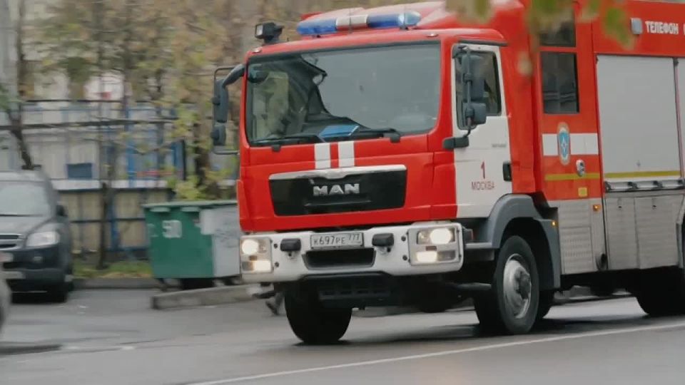 Ура, каникулы!. Смотри о том, как вызвать на помощь пожарных и спасателей @mchs_rostov