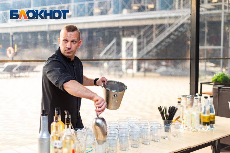 Как прошла осенняя вечеринка в Ростове: напитки, музыка и встречи Как прошла осенняя вечеринка в Ростове: напитки, музыка и встречи