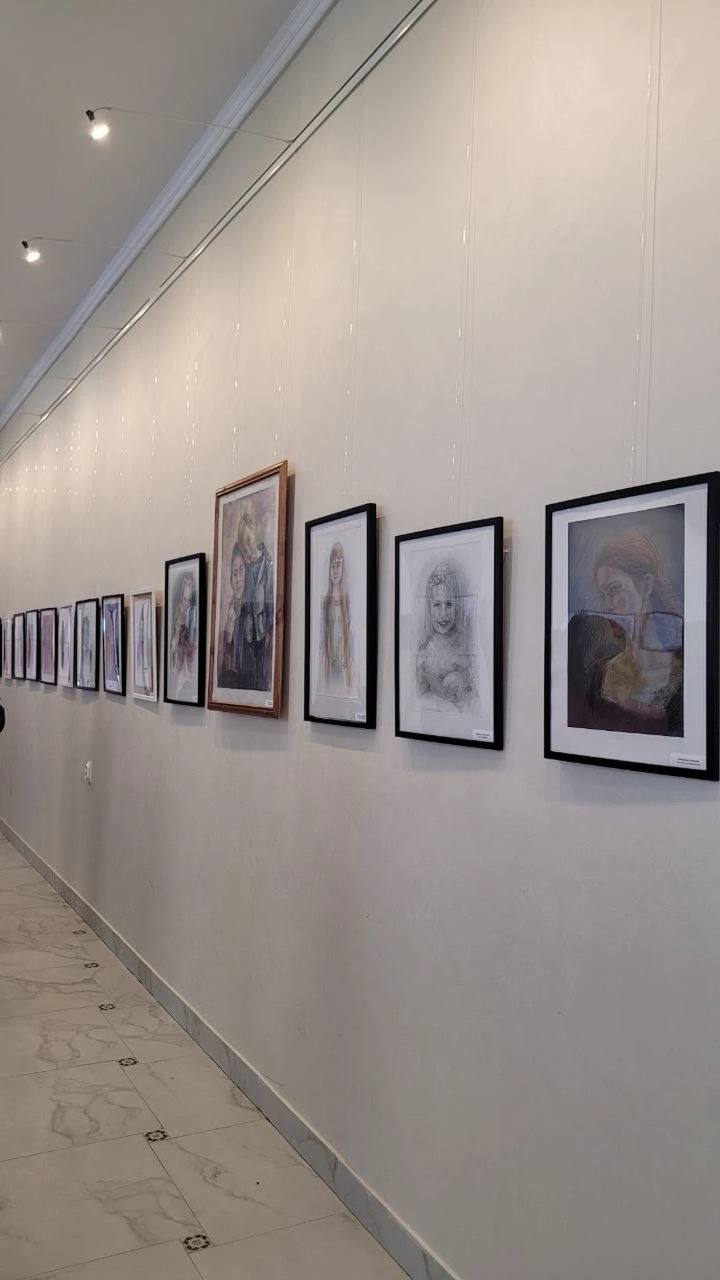 Болтушка, непоседа, юный философ: Под Ростовом учитель тайно нарисовала портреты 35 учеников и устроила выставку Болтушка, непоседа, юный философ: Под Ростовом учитель тайно нарисовала портреты 35 учеников и устроила выставку