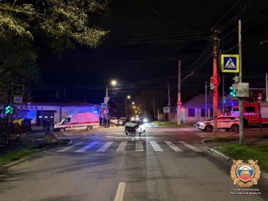 Три человека пострадали в ДТП со скорой в Ростове