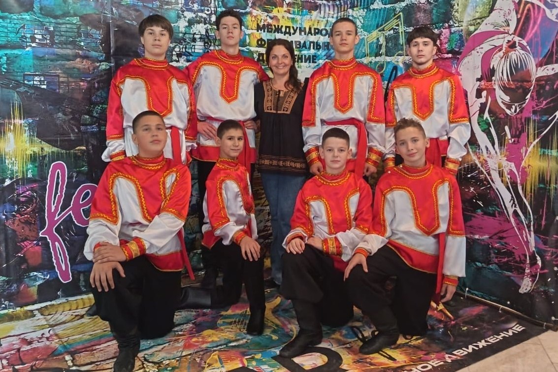 Шахтинский коллектив хореографического ансамбля «Ювента» выступил на международном конкурсе искусств «Пазл», который состоялся в Батайске Шахтинский коллектив хореографического ансамбля «Ювента» выступил на международном конкурсе искусств «Пазл», который состоялся в Батайске