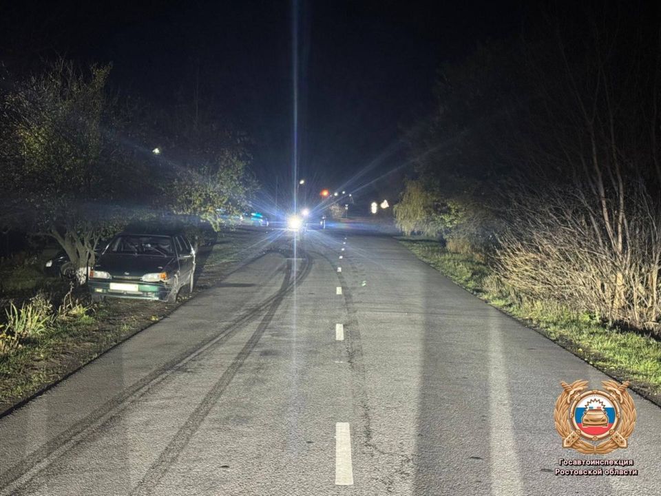 Сотрудники полиции устанавливают обстоятельства ДТП в Чертковском районе