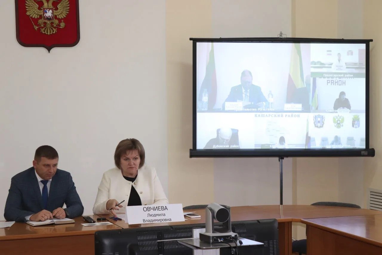 Сегодня в формате видеоконференции под председательством заместителя губернатора Ростовской области Владимира Ревенко обсудили вопросы реконструкции стадиона "Шахтер": темпы работы подрядной организации ГК "Альянс", освоение... Сегодня в формате видеоконференции под председательством заместителя губернатора Ростовской области Владимира Ревенко обсудили вопросы реконструкции стадиона "Шахтер": темпы работы подрядной организации ГК "Альянс", освоение...