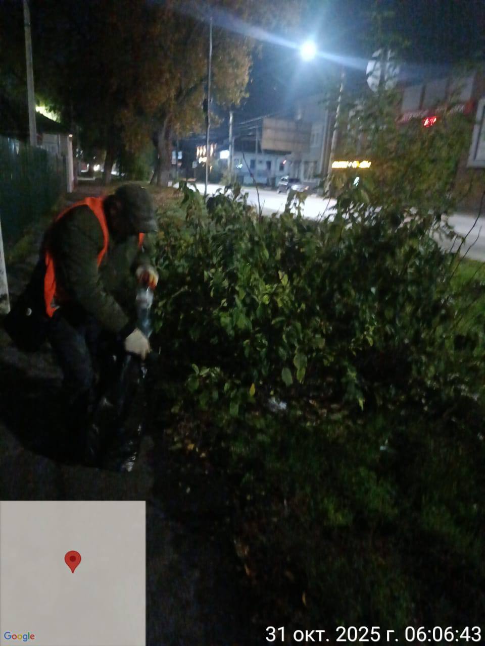 Уборка города начинается ранним утром Уборка города начинается ранним утром