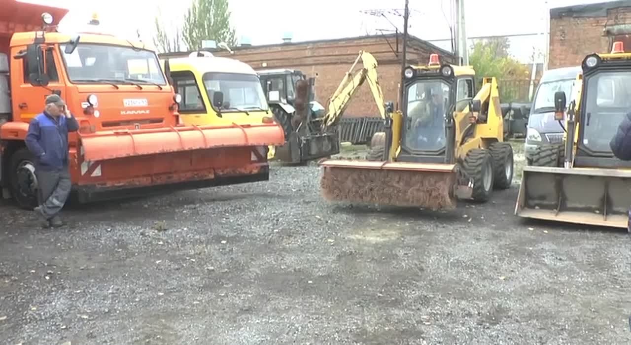 Обратила особое внимание коллег, что уже сегодня необходимо подготовить графики и определить основные маршруты движения коммунальной техники в случае снегопада или гололеда