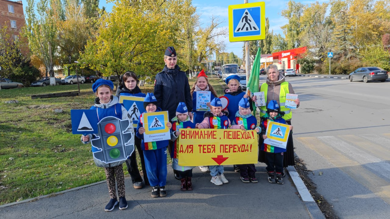 В Шахтах Госавтоинспекторы напоминают о Правилах дорожного движения В Шахтах Госавтоинспекторы напоминают о Правилах дорожного движения