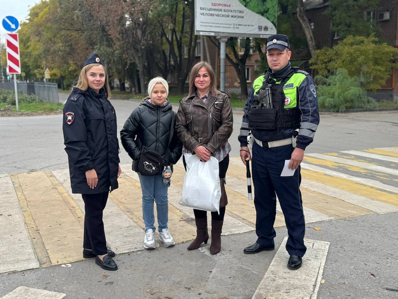Таганрогские автоинспекторы провели акцию «ПЕШЕХОД, ЗАСВЕТИСЬ!» Таганрогские автоинспекторы провели акцию «ПЕШЕХОД, ЗАСВЕТИСЬ!»