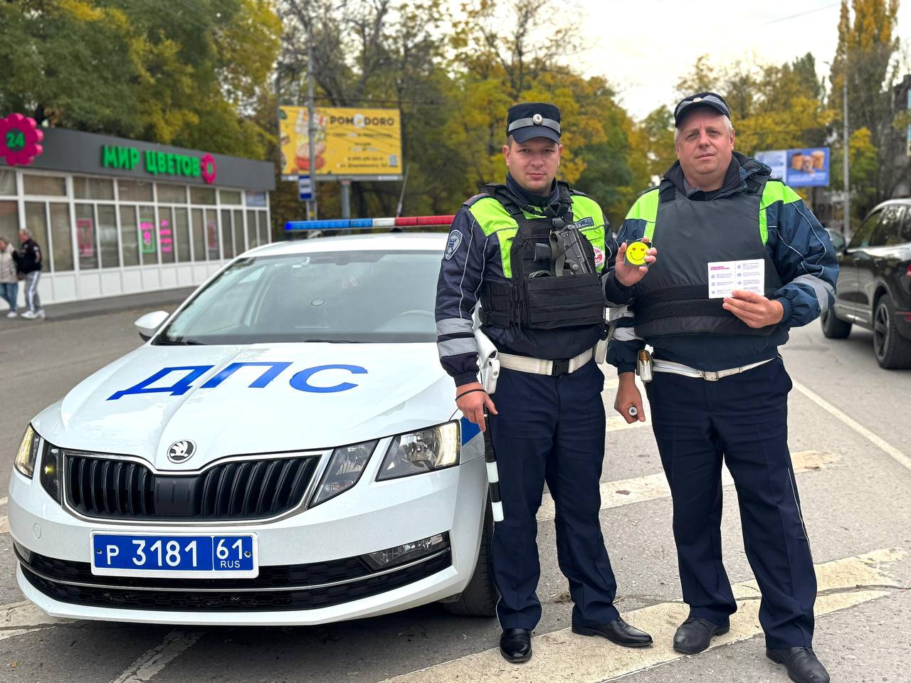 Таганрогские автоинспекторы провели акцию «ПЕШЕХОД, ЗАСВЕТИСЬ!»