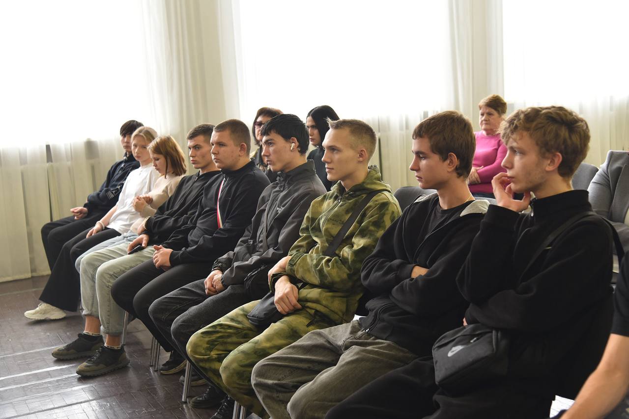 В городе Шахты на базе ДГТУ председатель комитета Законодательного Собрания Ростовской области по взаимодействию с общественными объединениями и молодежной политике Ирина Жукова и ее заместитель, депутат донского парламента... В городе Шахты на базе ДГТУ председатель комитета Законодательного Собрания Ростовской области по взаимодействию с общественными объединениями и молодежной политике Ирина Жукова и ее заместитель, депутат донского парламента...