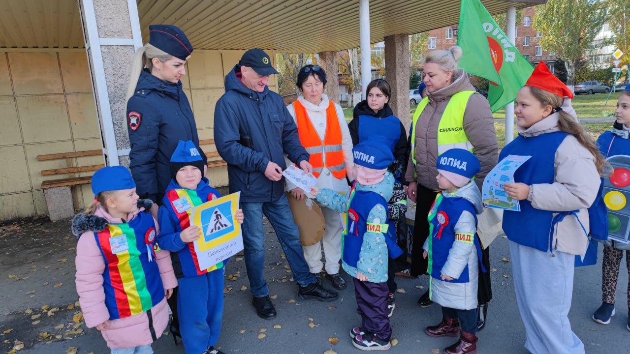 В Шахтах Госавтоинспекторы напоминают о Правилах дорожного движения