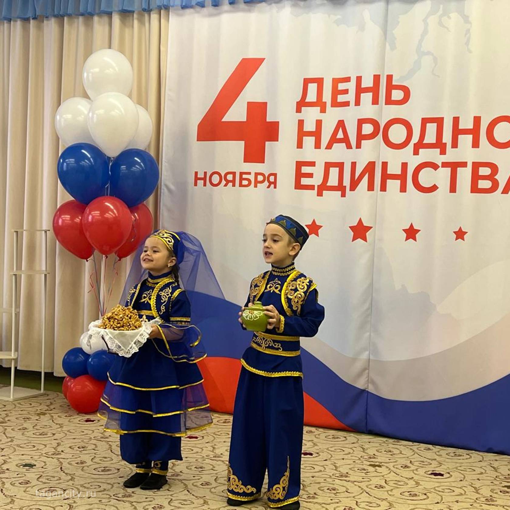 1 ноября в детском саду №1 «Капитошка» прошел яркий праздник «Народов много – Родина одна!», приуроченный ко Дню народного единства 1 ноября в детском саду №1 «Капитошка» прошел яркий праздник «Народов много – Родина одна!», приуроченный ко Дню народного единства