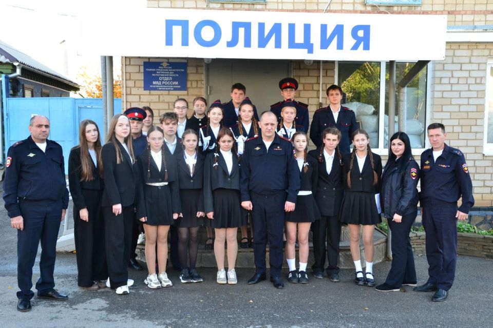 Сотрудники Белокалитвинского Отдела МВД пригласили учащихся «полицейского класса» на экскурсию