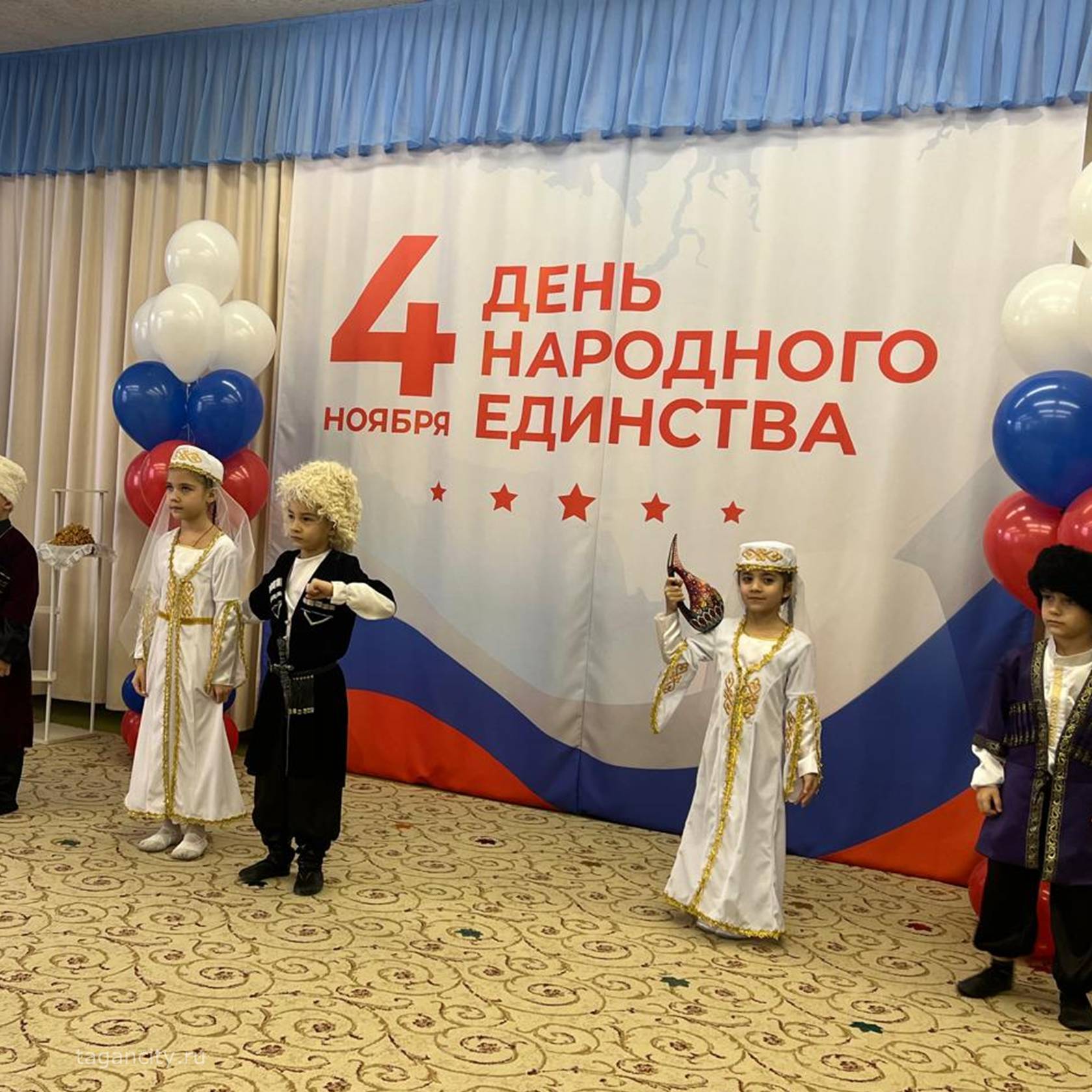 1 ноября в детском саду №1 «Капитошка» прошел яркий праздник «Народов много – Родина одна!», приуроченный ко Дню народного единства 1 ноября в детском саду №1 «Капитошка» прошел яркий праздник «Народов много – Родина одна!», приуроченный ко Дню народного единства